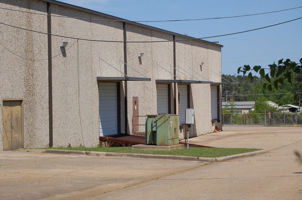 Industrial Office/Warehouse For Sale Or Lease: 6901 W 70th St, Shreveport, LA 71129